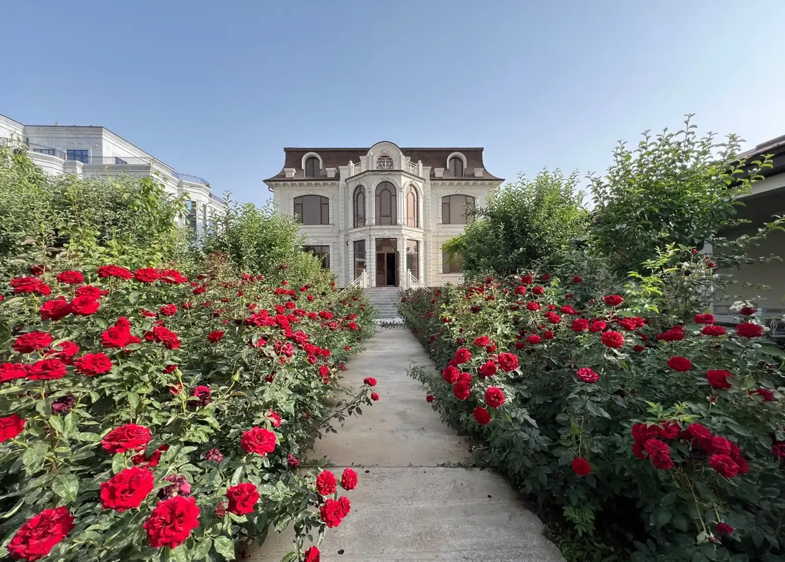 3-этажный, 10 комнатный дом, 950 м², Сино