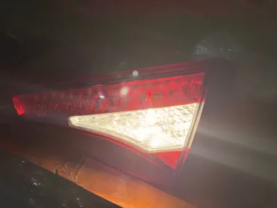 Задний стоп Kia K5 2010-2014 — миниатюра 1