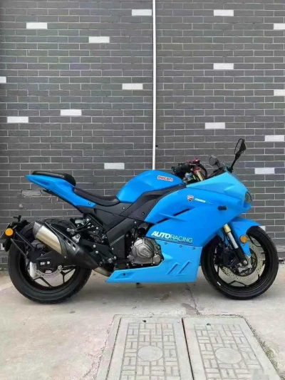 Мотоцикл Ducati 400 — миниатюра 1