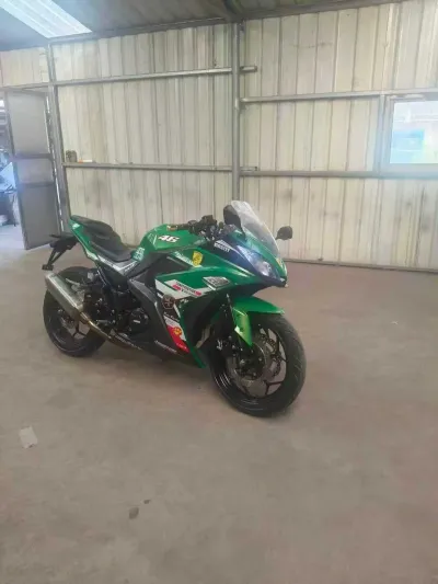 Мотоцикл Kawasaki 200 cc — миниатюра 1