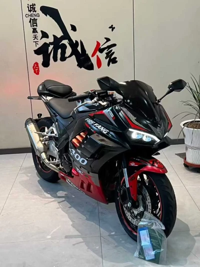 Мотоцикл Suzuki 400 — миниатюра 1