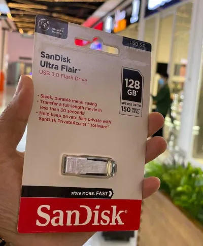 USB Flash накопитель 128Gb Sandisk Ultra Flair