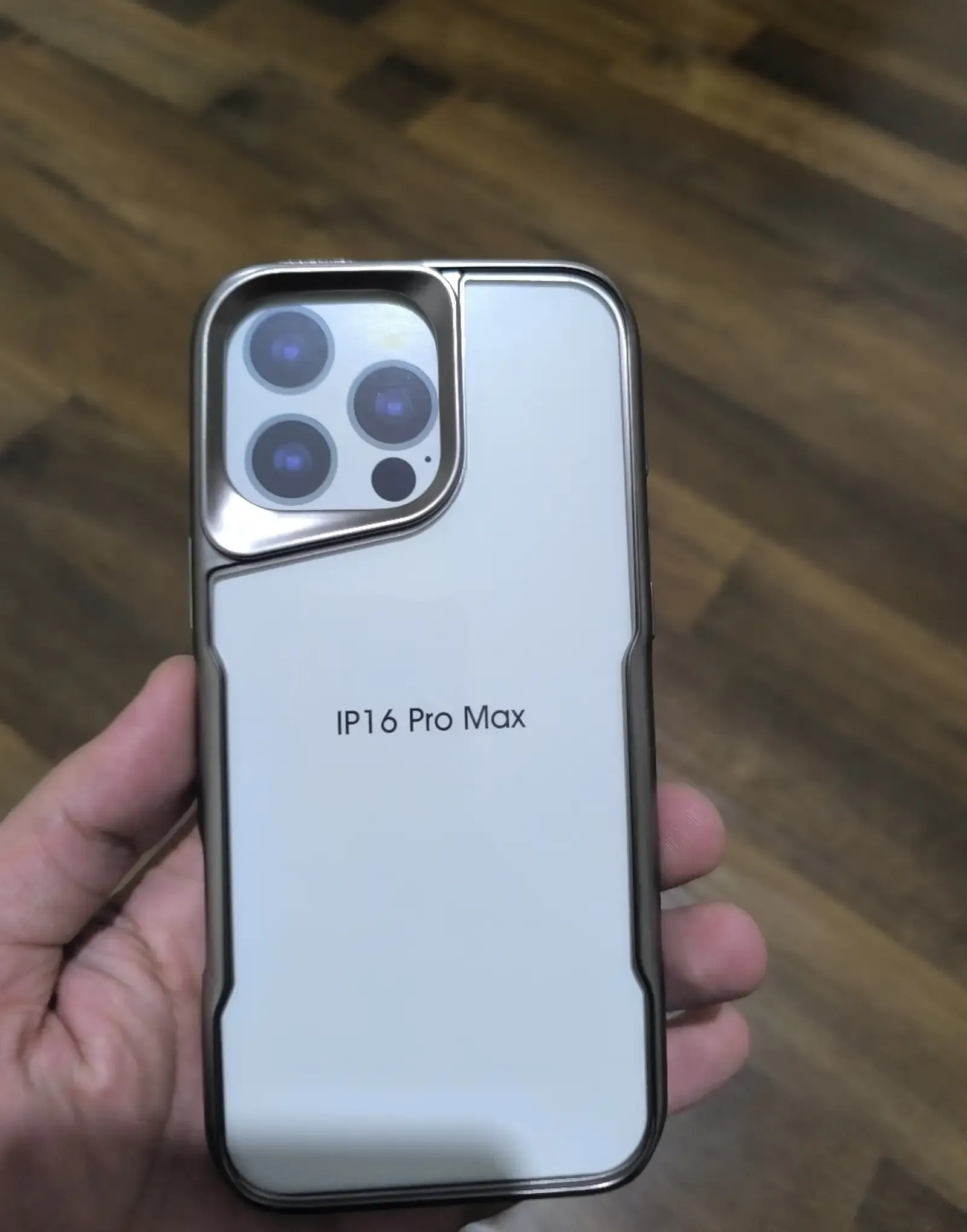 Чехол на iPhone 16 Pro Max