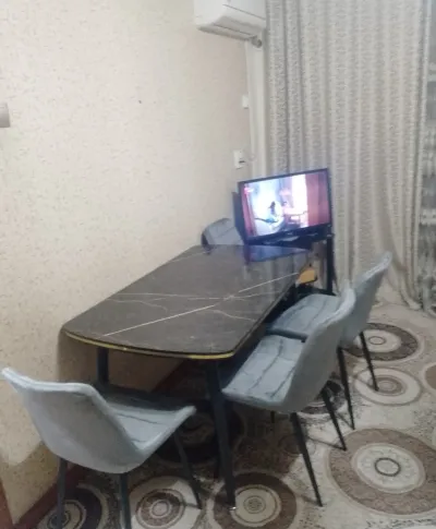 Стол и стулья