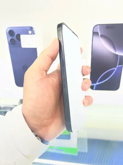 Apple iPhone 16 Pro Max, 256 gb, Black Titanium — миниатюра 2