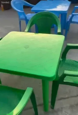 Стол и стулья