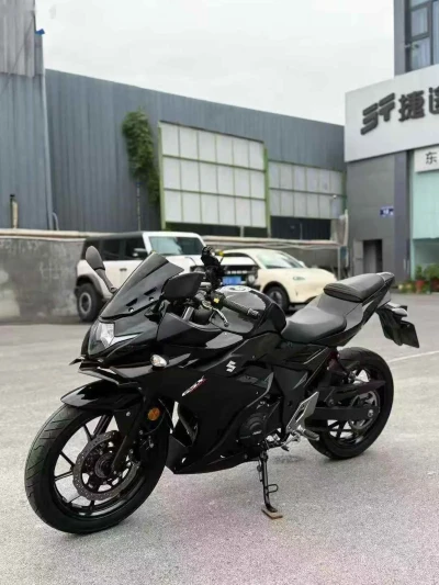 Мотоцикл Suzuki GSX — миниатюра 4