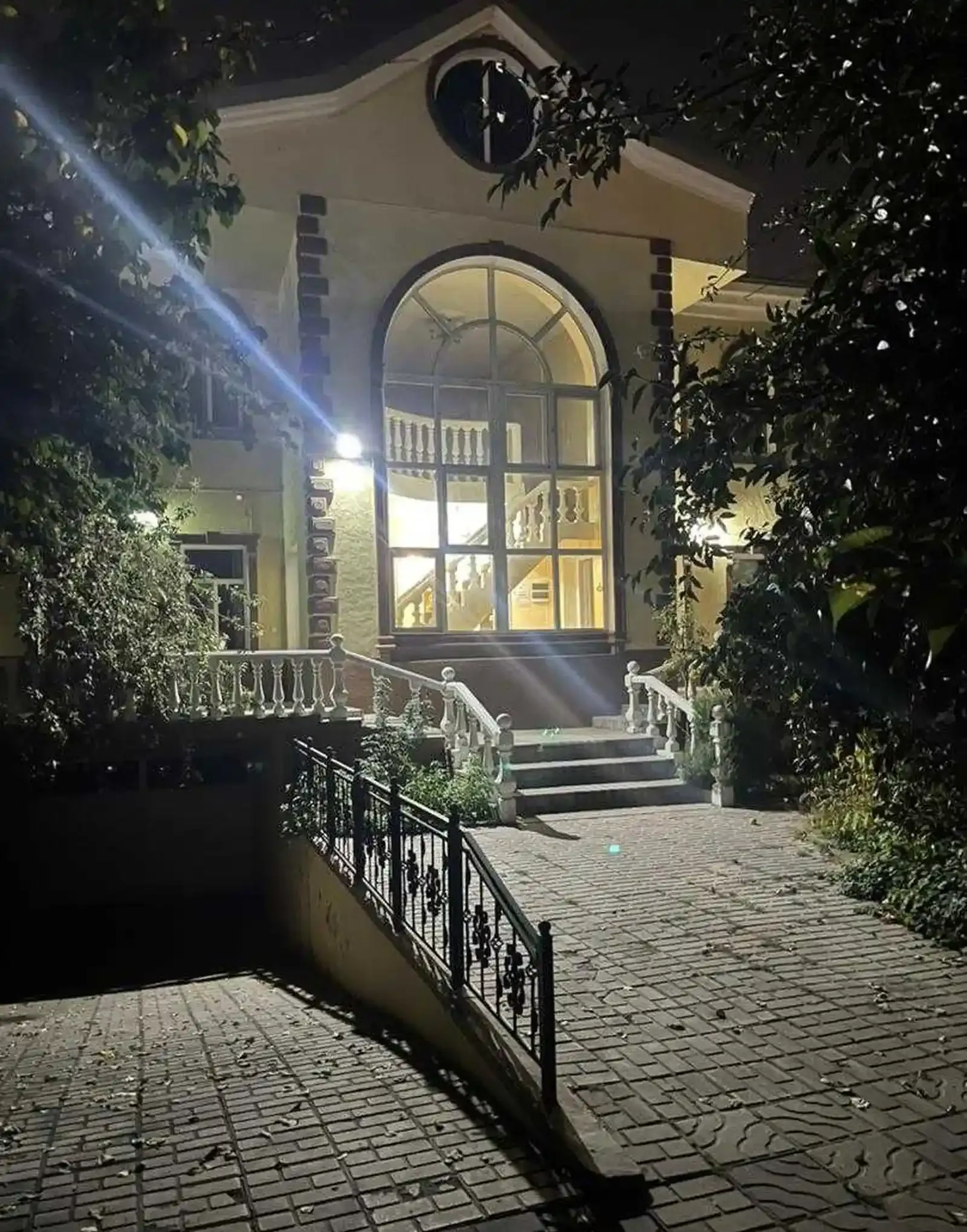 2-этажный, 8 комнатный дом, 630 м², Сомони
