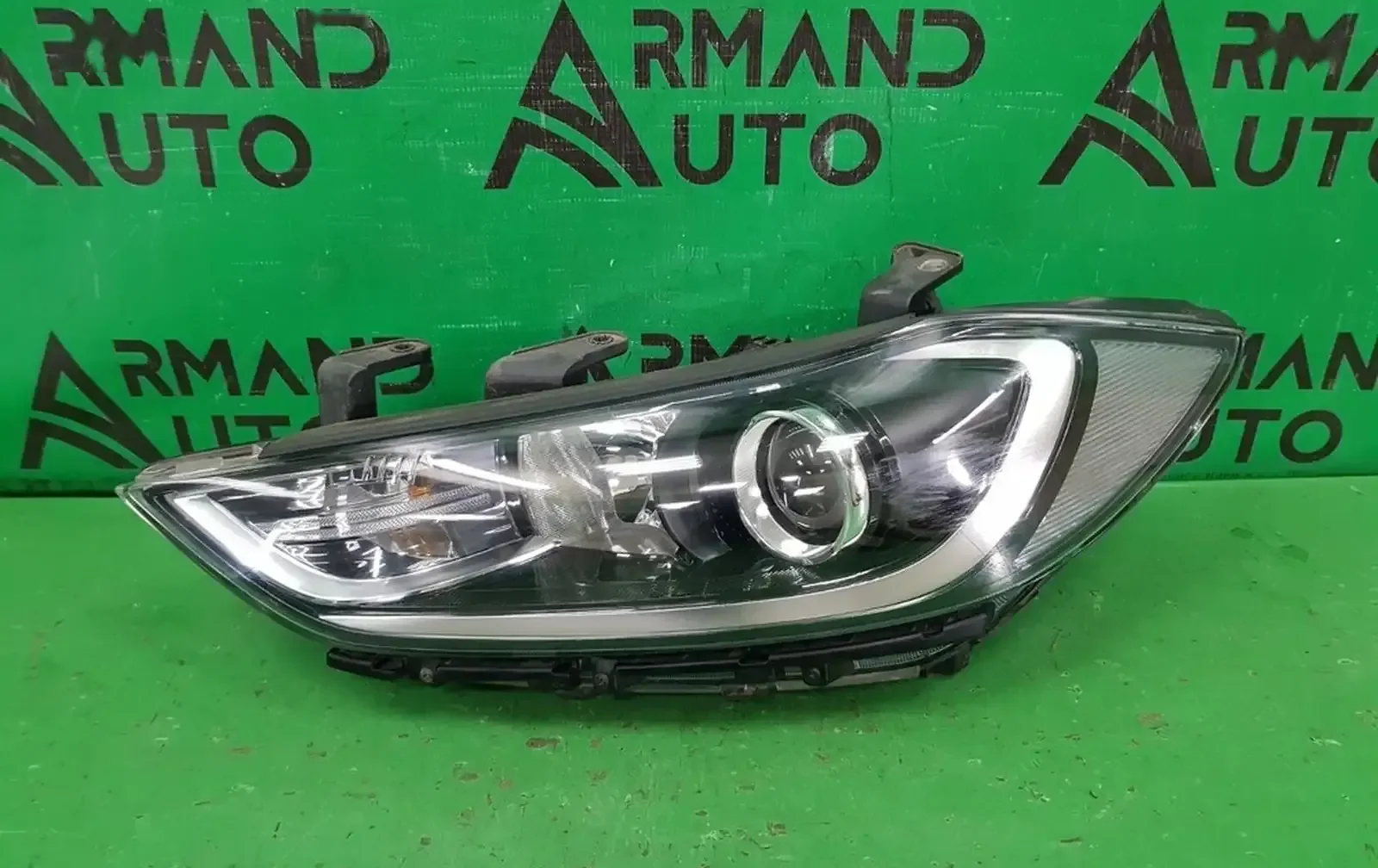 Фара от Hyundai Elantra 2015-2016 92101F