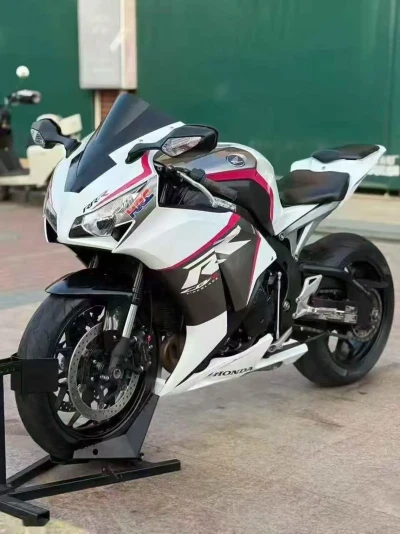 Мотоцикл Honda CBR1000 — миниатюра 2