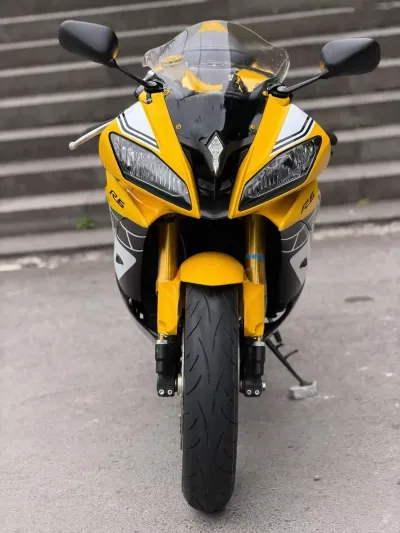 Мотоцикл YAMAHA R6 — миниатюра 2
