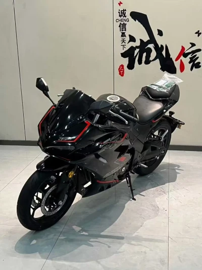 Мотоцикл Ducati 400 — миниатюра 3