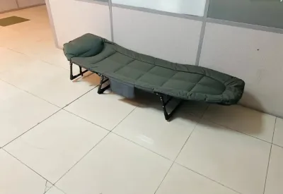 Кровать раскладушка туристическая с матрасом и подушкой