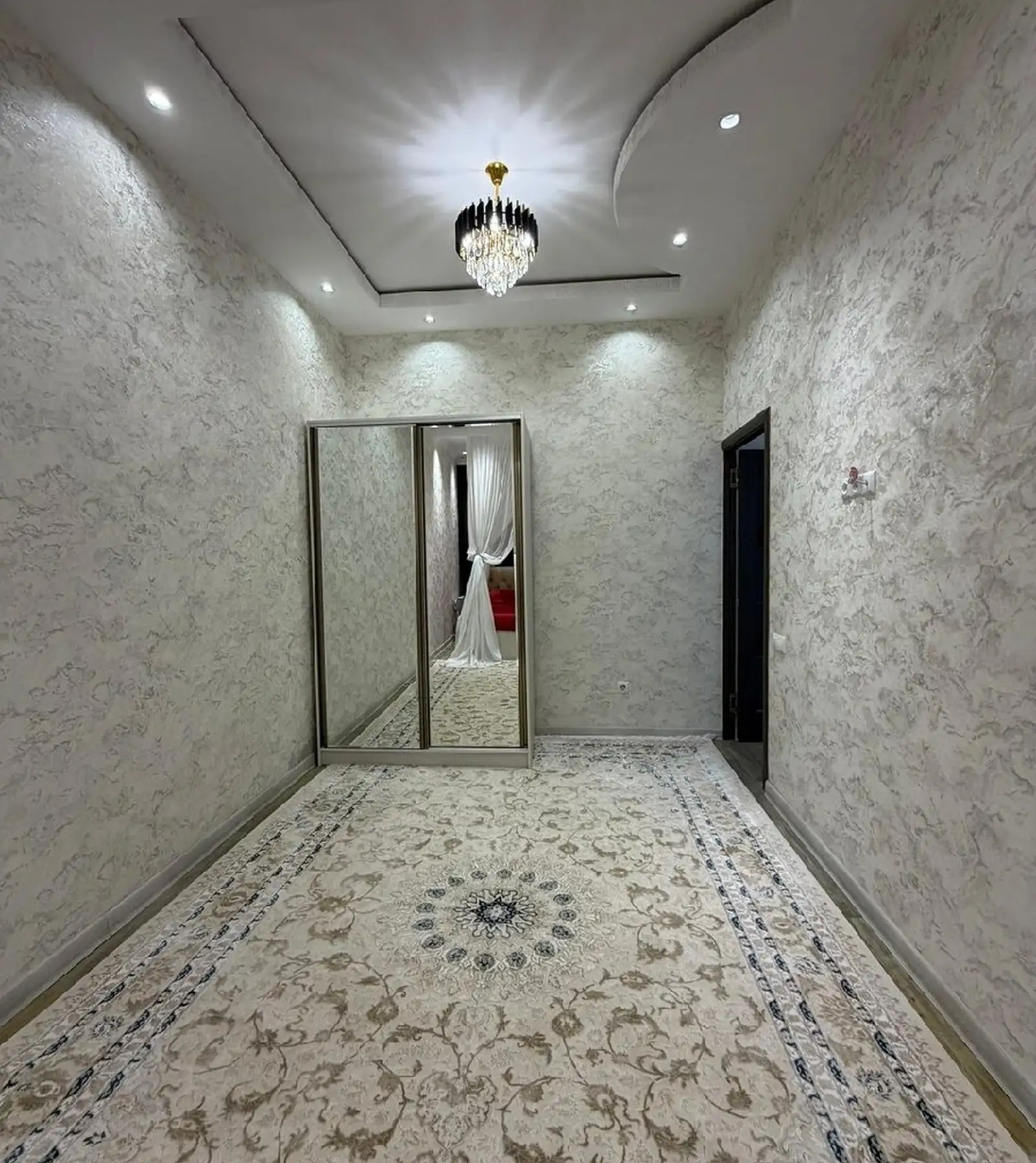 2-комн. квартира, 5 этаж, 70м², 92 мкр, Маркази Савдои Гулдаста, дом Королевский